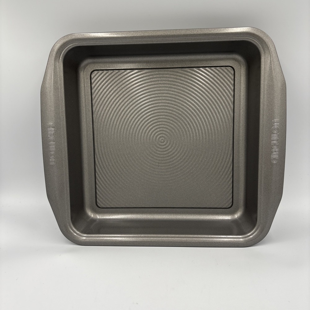 Super nice Heavy Circulon 9 X 9  Cake Pan Baking Pan Nonstick